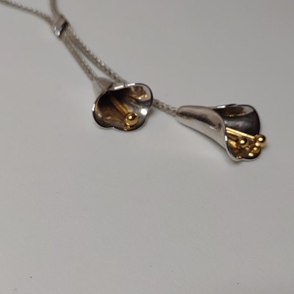 Pretty 21 Inch Calla Lily Necklace - Picture 4 of 9